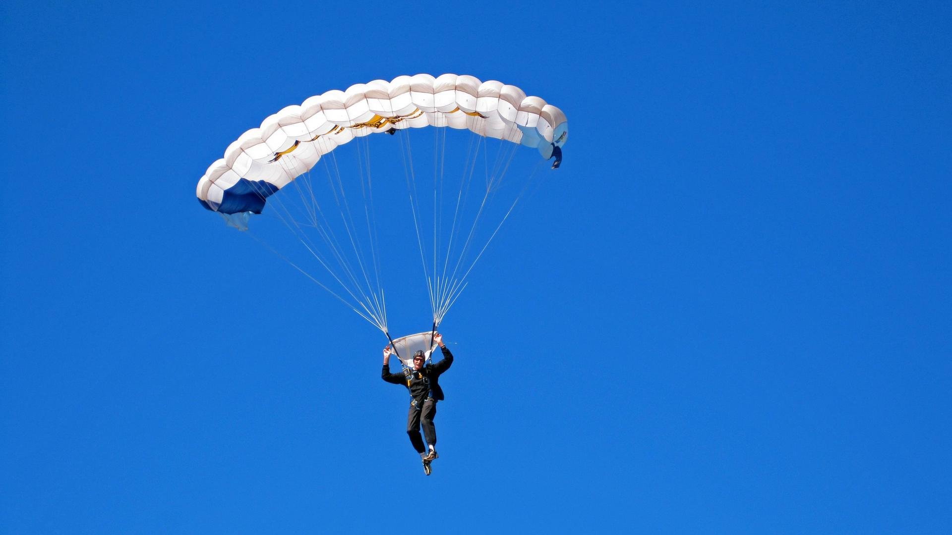 世界拳击赛事多场冠军争夺战备受关注，世界拳击2020视频